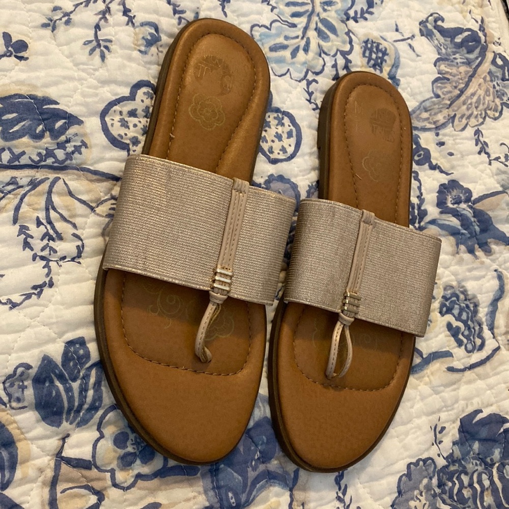 Used mooties tootsies womens Chester flat sandal